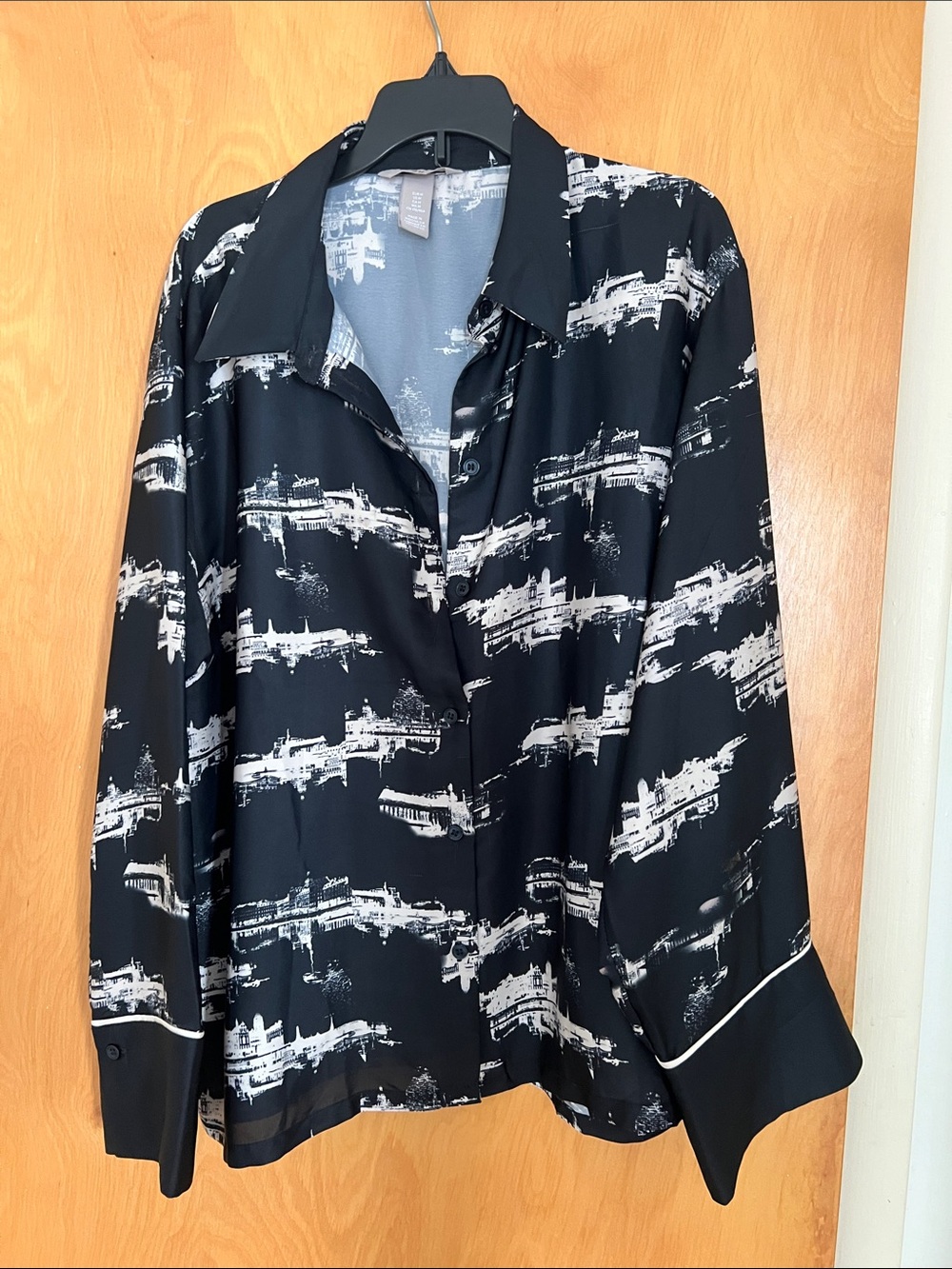 H&M Black and White Abstract Button-Down Shirt